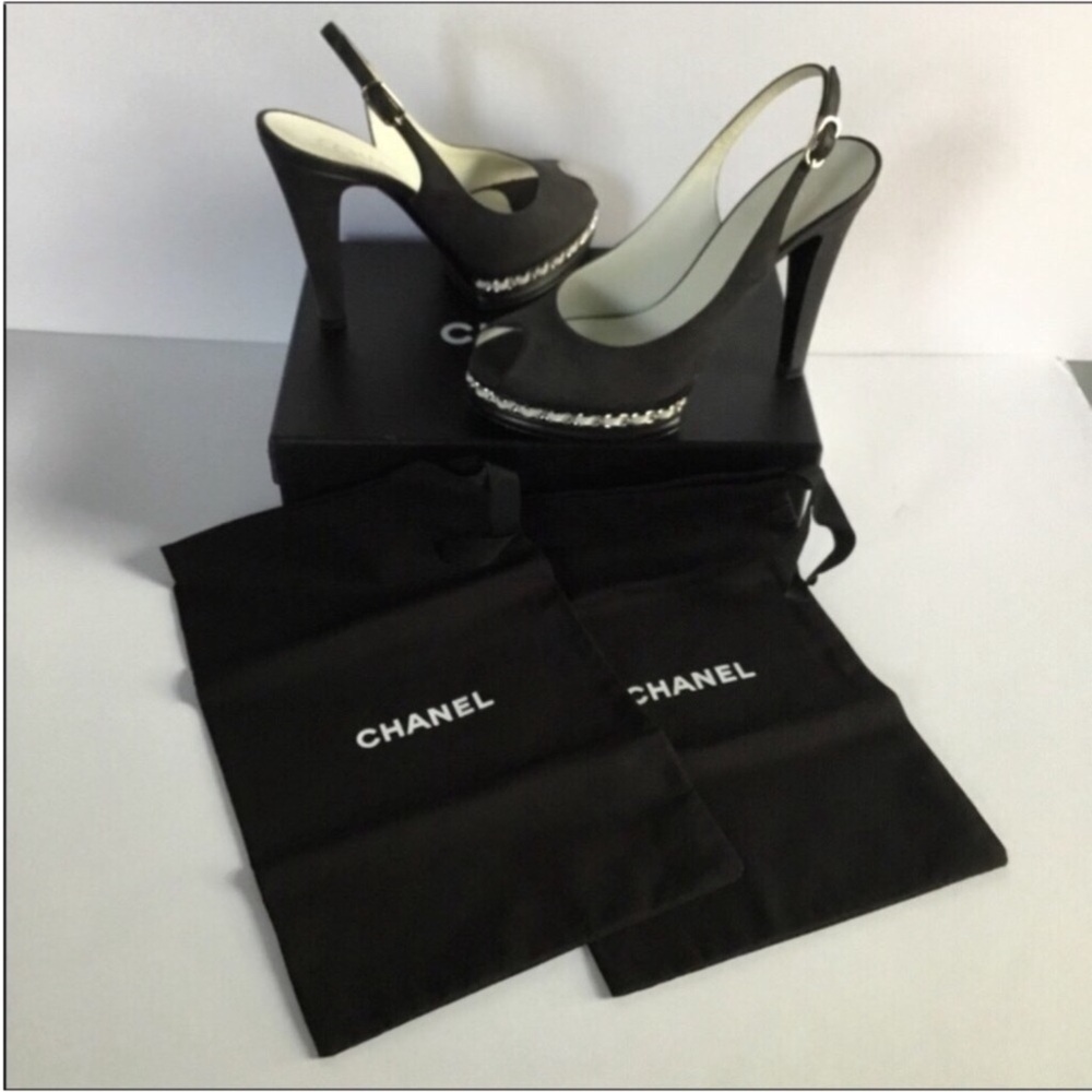 CHANEL - Picture 13 of 16